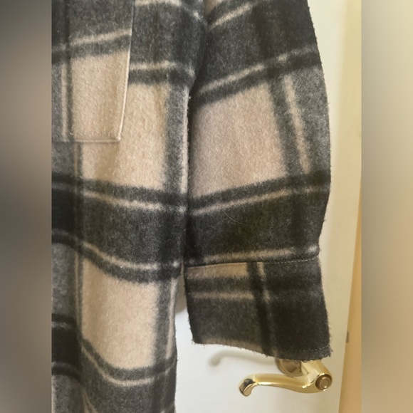 H&M Flannel Shacket - Picture 4 of 7